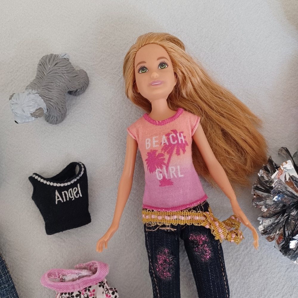 Barbie Doll Cheerleader Set with Outfits - Picture 14 of 14